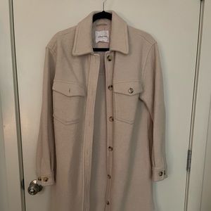 Aritzia (Wilfred Free) The Ganna Long Shirt Jacket
Color: Heather Bone 
Size: S